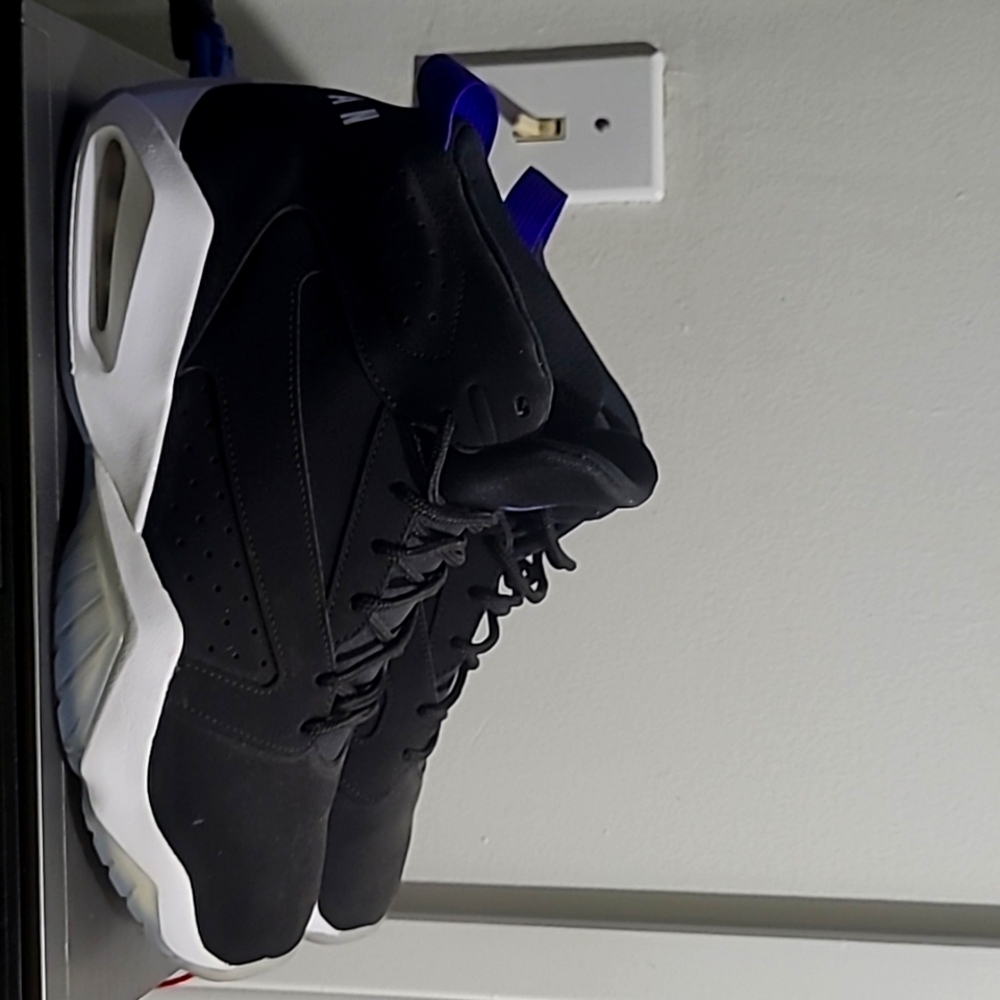 Got them as a gift wore 2 times and there abit tight for me so pretty much new
